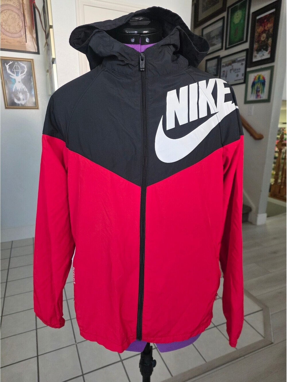 Nike youth packable windbreaker size XL